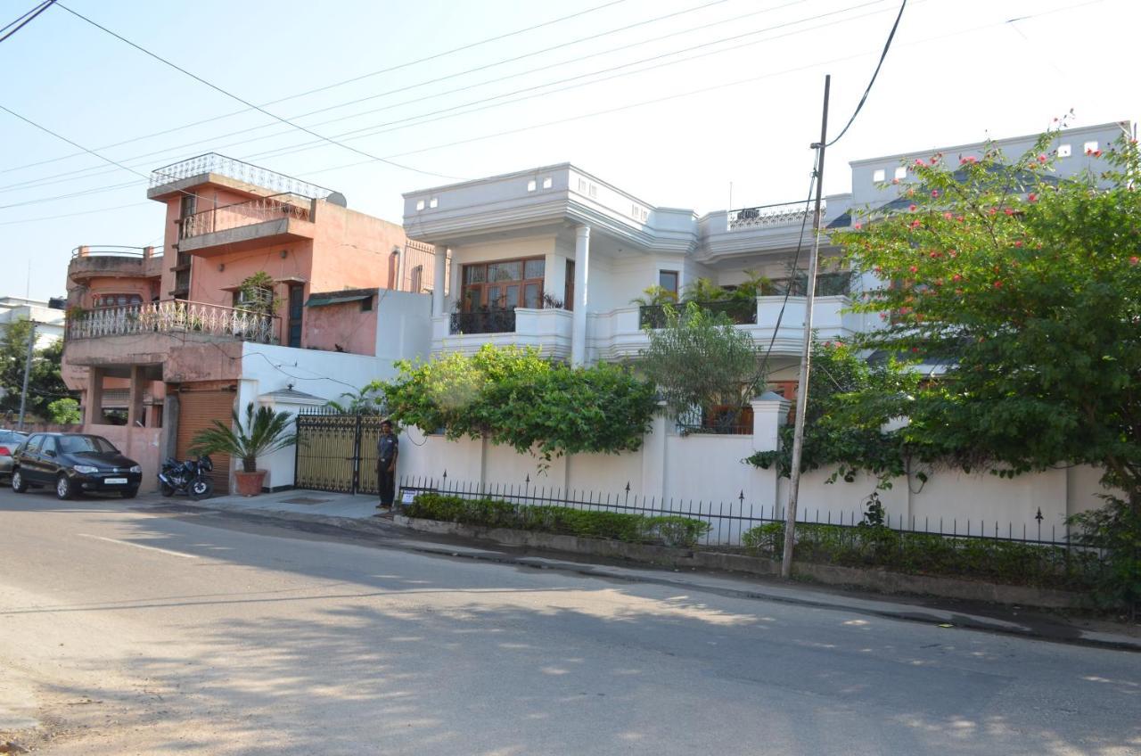 Sandy'S Homestay Jammu Buitenkant foto